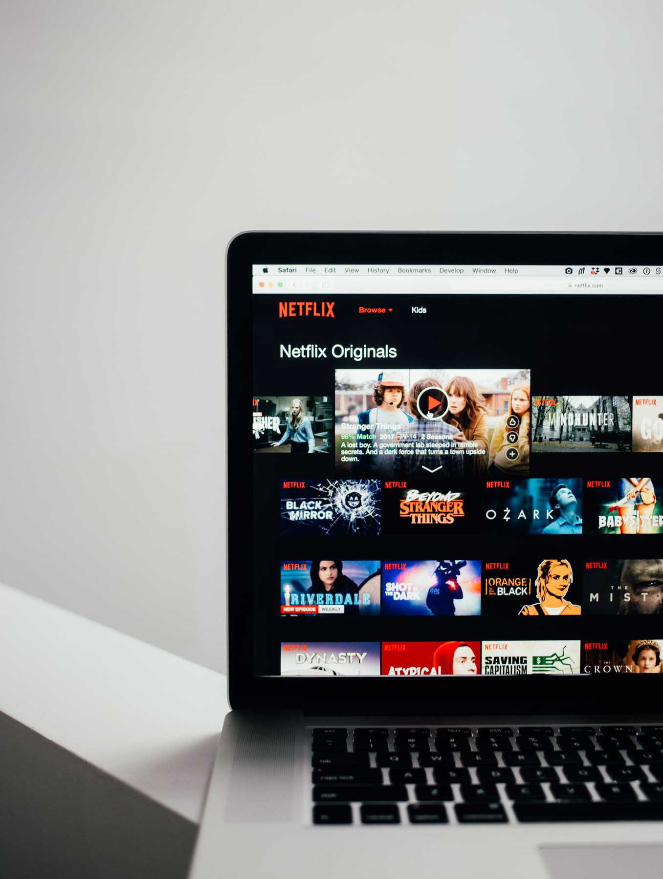 Netflix兼容很多主流浏览器，如果你比较习惯用浏览器看Netflix，那么可以选择在Windows 和 macOS 系统设备通过浏览器观看Netflix视频。 第9张